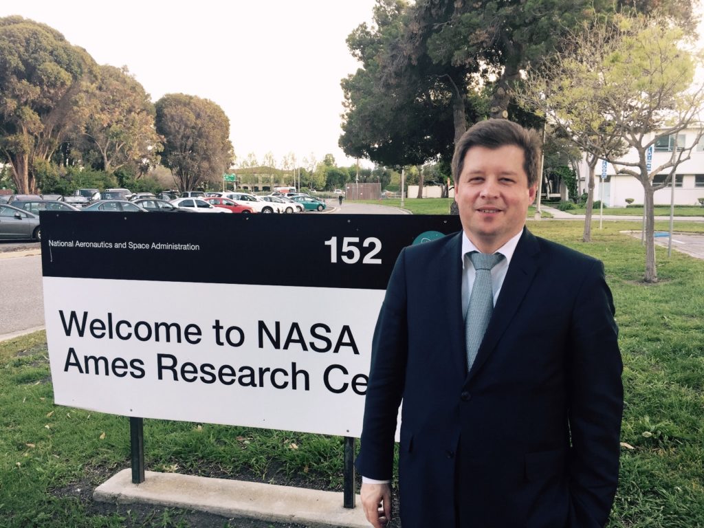 This week, the FNR joins Etienne Schneider on the Luxembourg economic mission to the US. Also present on the trip is Crown Prince Guillaume and Crown Princess Stephanie. The trip includes visits to Planetary Resources, SSL and the NASA Ames Research Center.