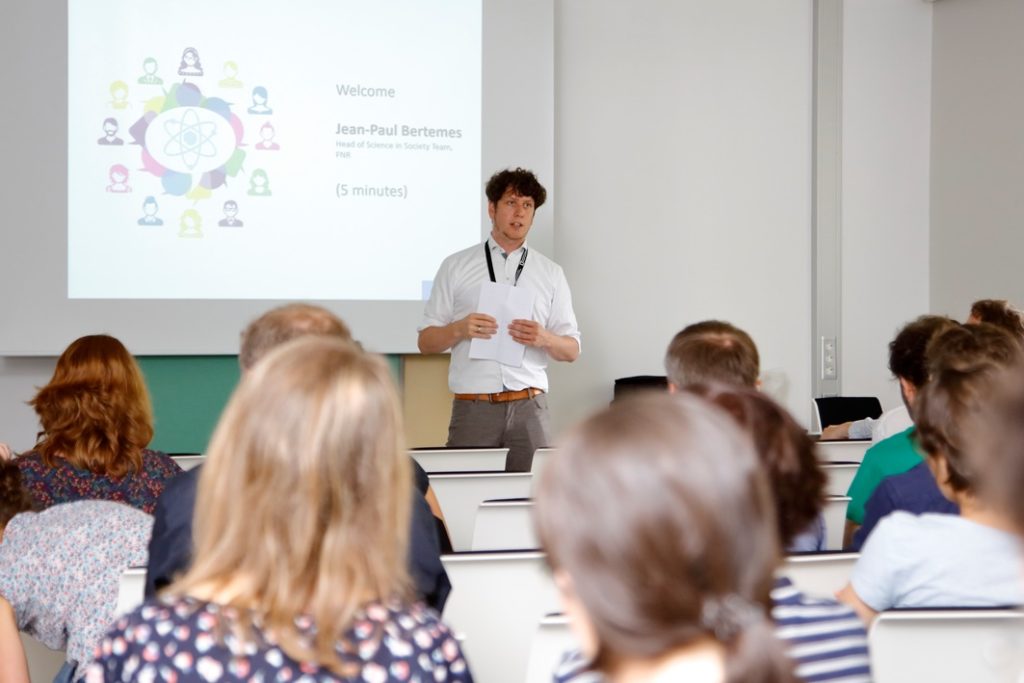 18ScienceComNetWorkEvent04
