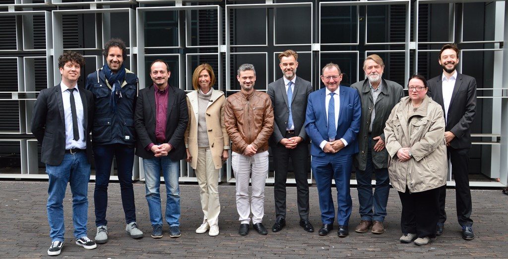 On Friday, 26 April 2019 the 2nd edition of the Pairing Scheme was launched, which saw Luxembourg MPs visit the Belval research campus. The second edition of the scheme features 13 MPs paired with 13 researchers.