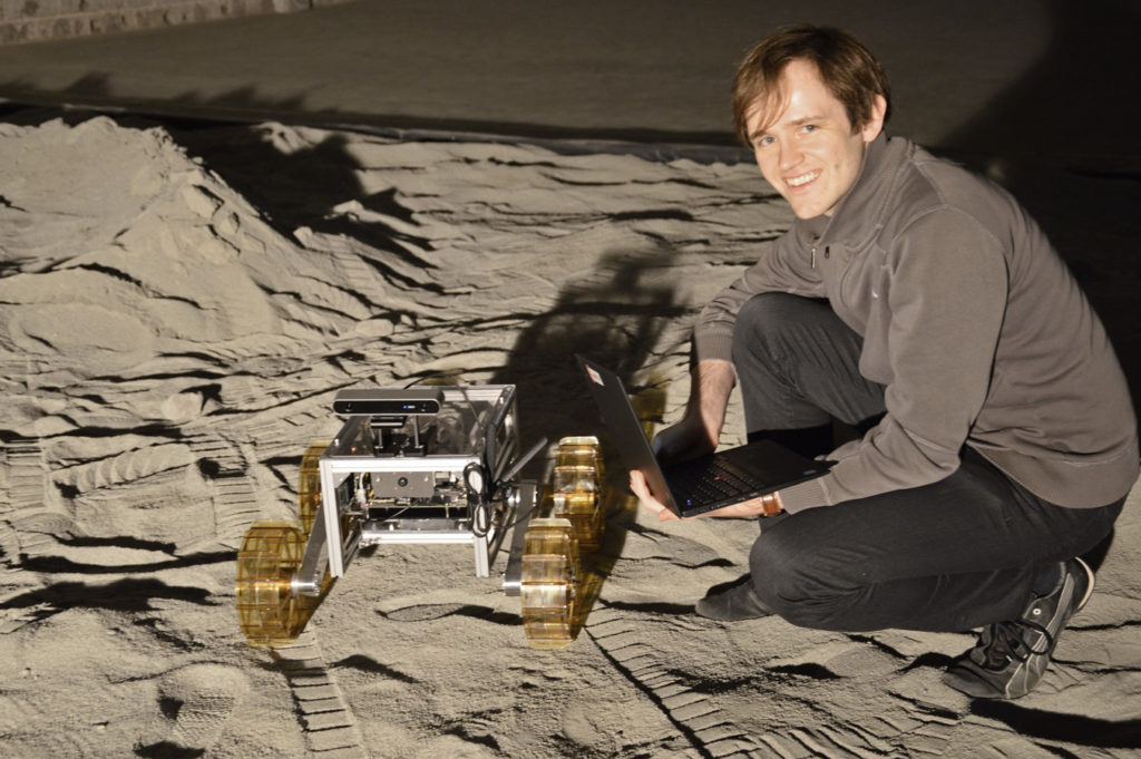 In this article, we speak to PhD researcher Philippe Ludivig and ispace Europe, who, as part of an Industrial Fellowship between the space exploration company and the University of Luxembourg’s SnT, have joined forces. The goal of they research project is to teach a small lunar rover how to find its way around on the Moon, so that it can take decisions autonomously.