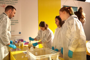 researchers day16_020