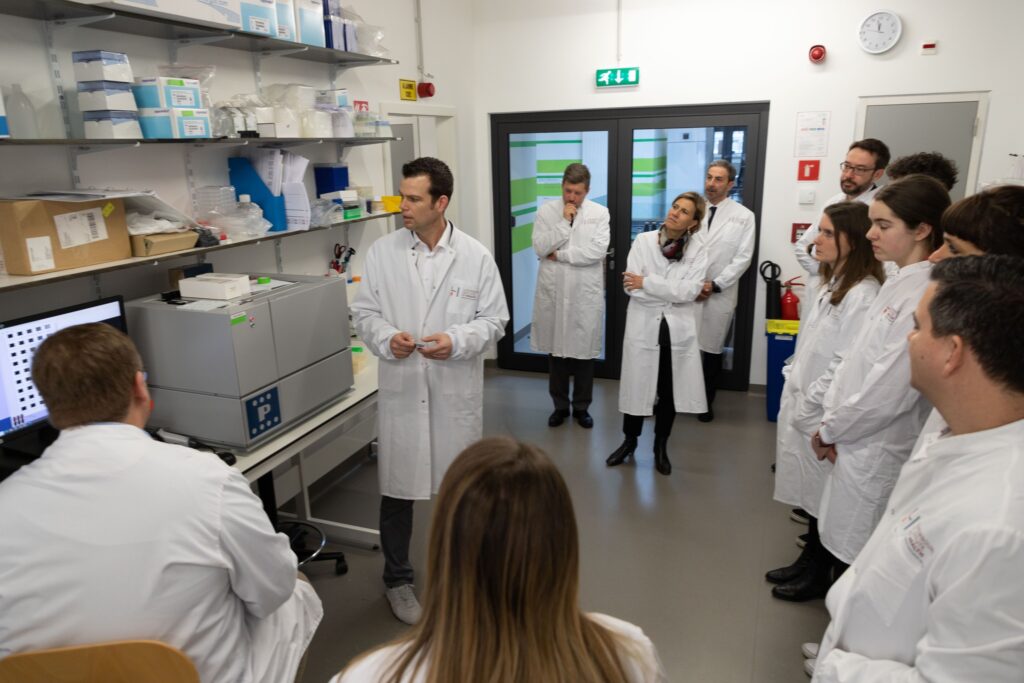 Fernand Etgen, President of the Chambre des Députés Grand-Duché de Luxembourg, and several MPs visited Belval on Friday, 21 February as part of the third edition of the FNR Pairing Scheme. Aim of the Pairing Scheme is to strengthen the links between the political and scientific worlds.